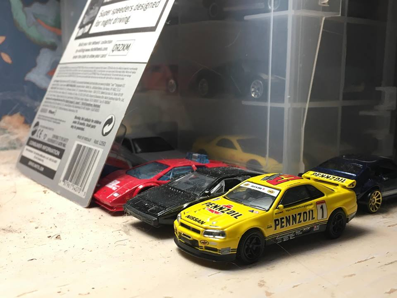 Illustration for article titled 1999 Nissan PENNZOIL NISMO GT-R by Greenlight/Tarmac Works
